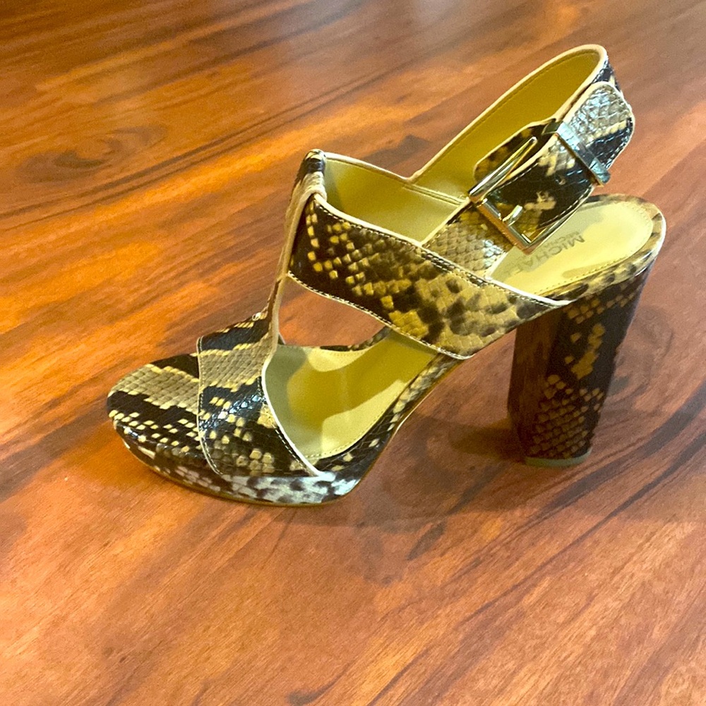 Chunky heel sandal